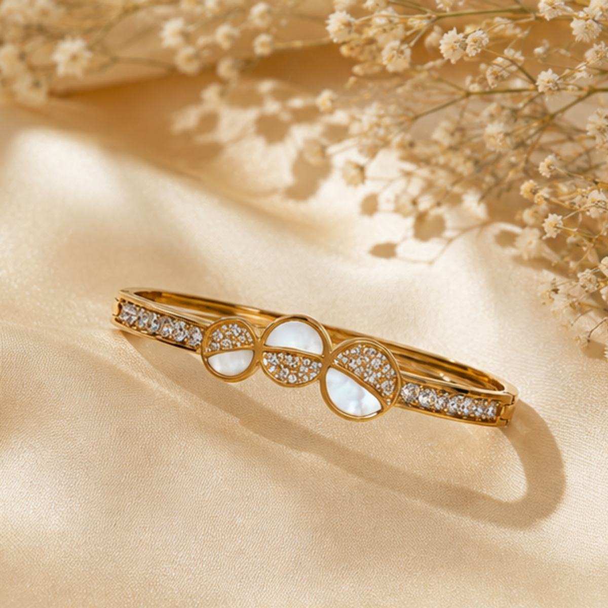 Gold Circle Crystal Bangle Bracelet for Everyday Elegance
