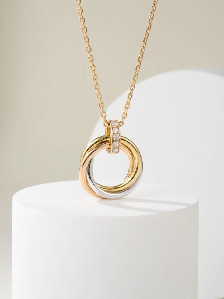 Interlocking Circle Pendant Necklace