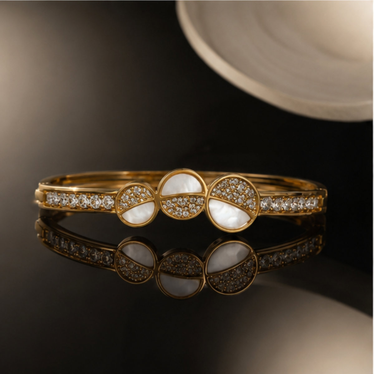 Gold Circle Crystal Bangle Bracelet for Everyday Elegance