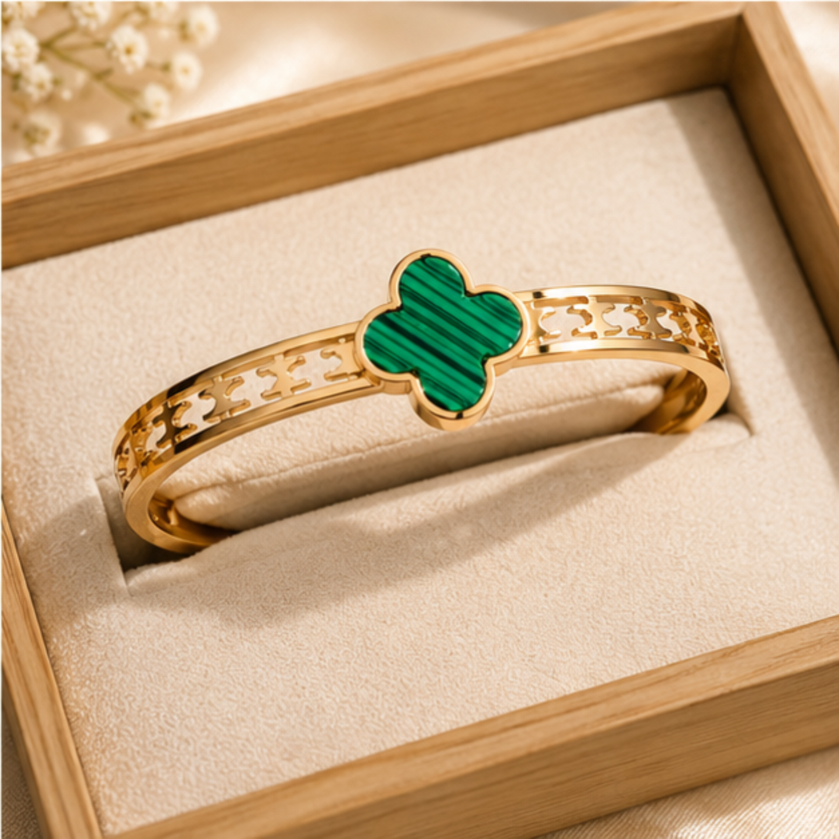 Green Clover Gold Tone Bracelet for Everyday Elegance